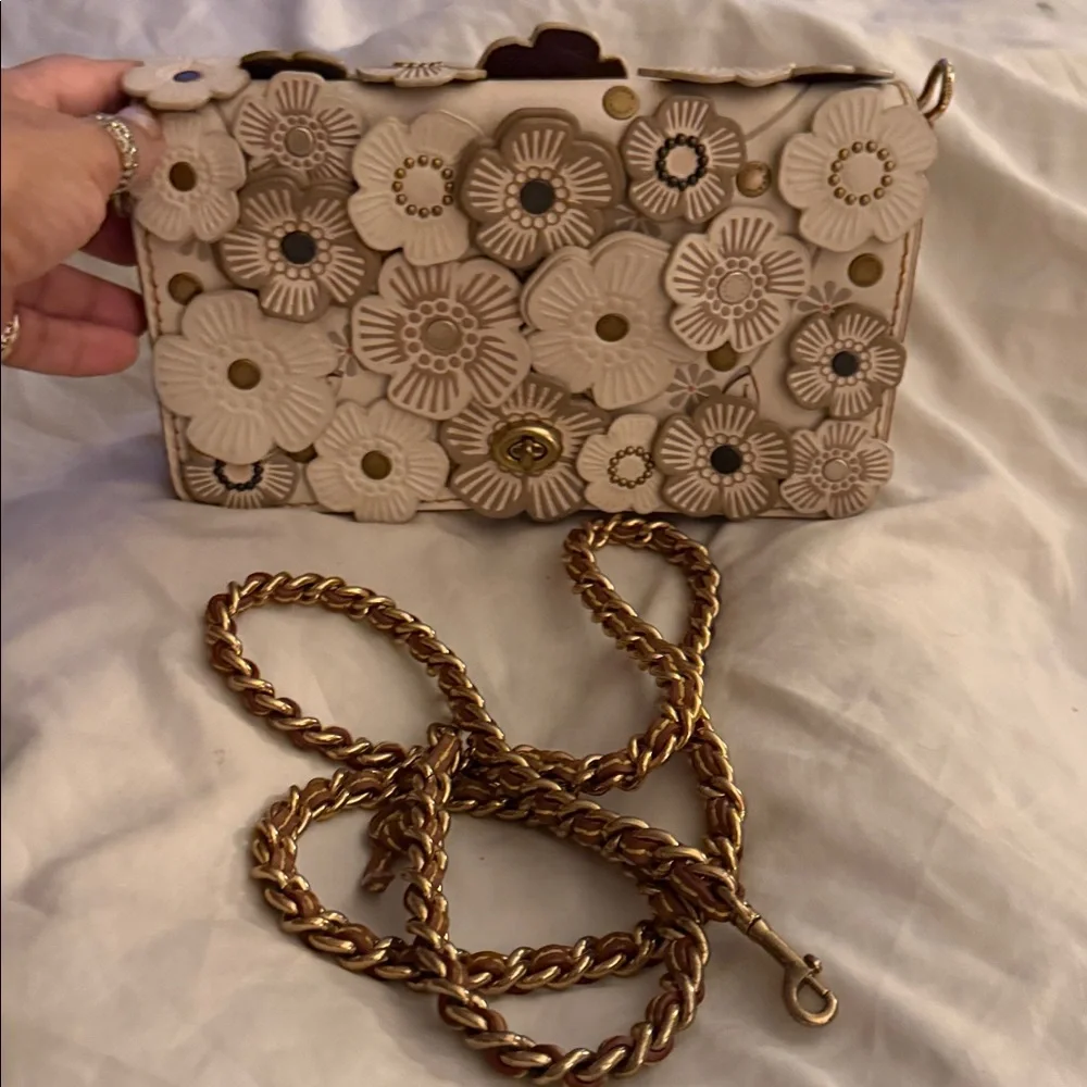 Coach Cream and Gold Floral Crossbody Bag - Picture 9 of 15